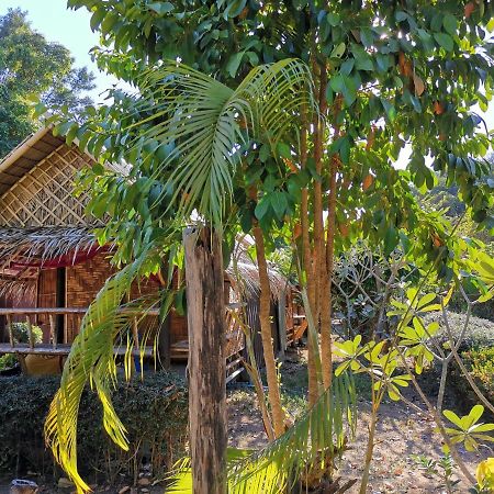 Phuhaya Bamboo Bungalows Koh Lanta Bagian luar foto
