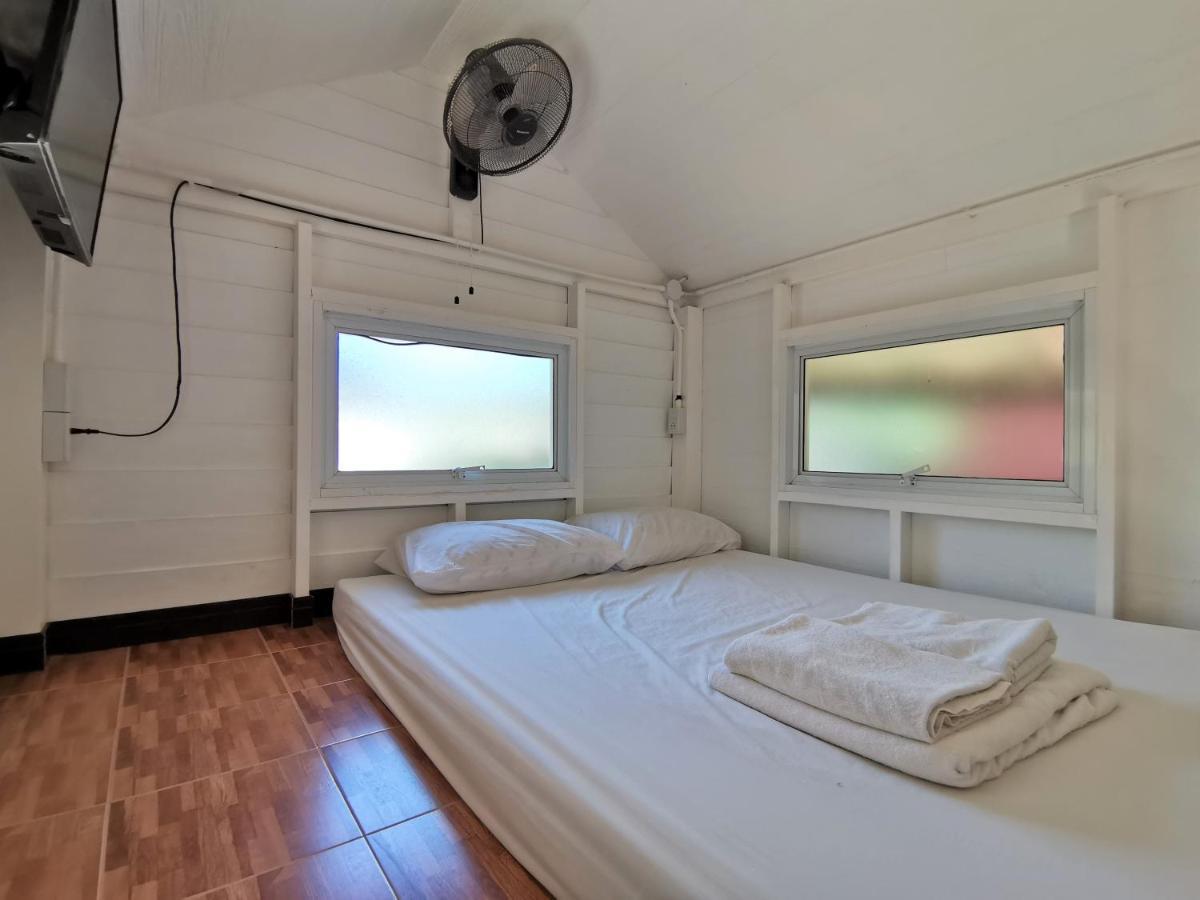 Phuhaya Bamboo Bungalows Koh Lanta Bagian luar foto