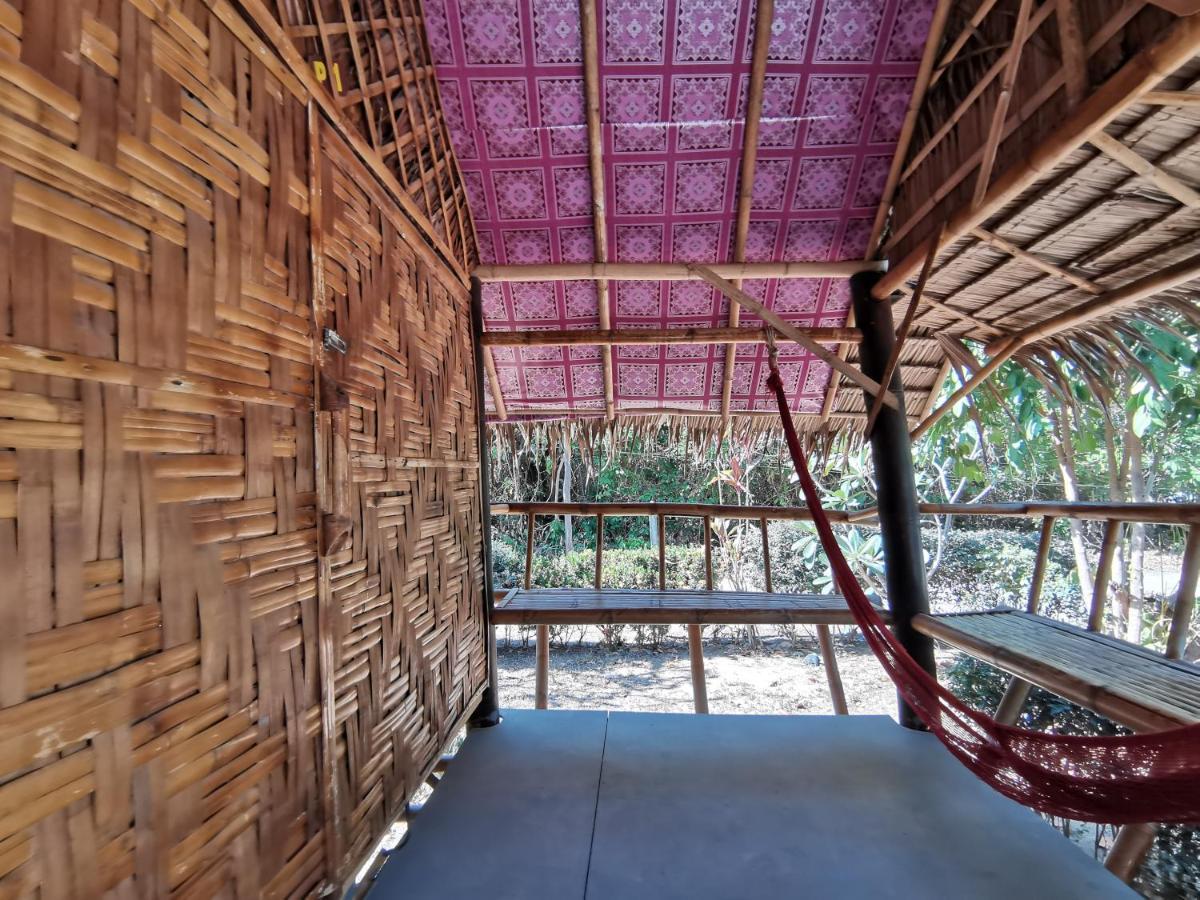 Phuhaya Bamboo Bungalows Koh Lanta Bagian luar foto