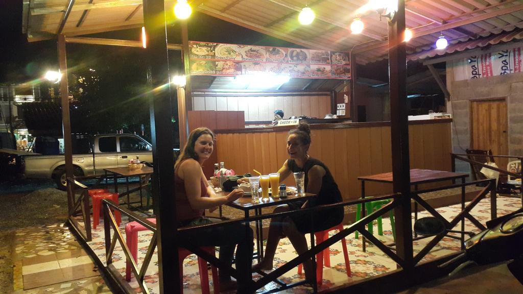 Phuhaya Bamboo Bungalows Koh Lanta Bagian luar foto