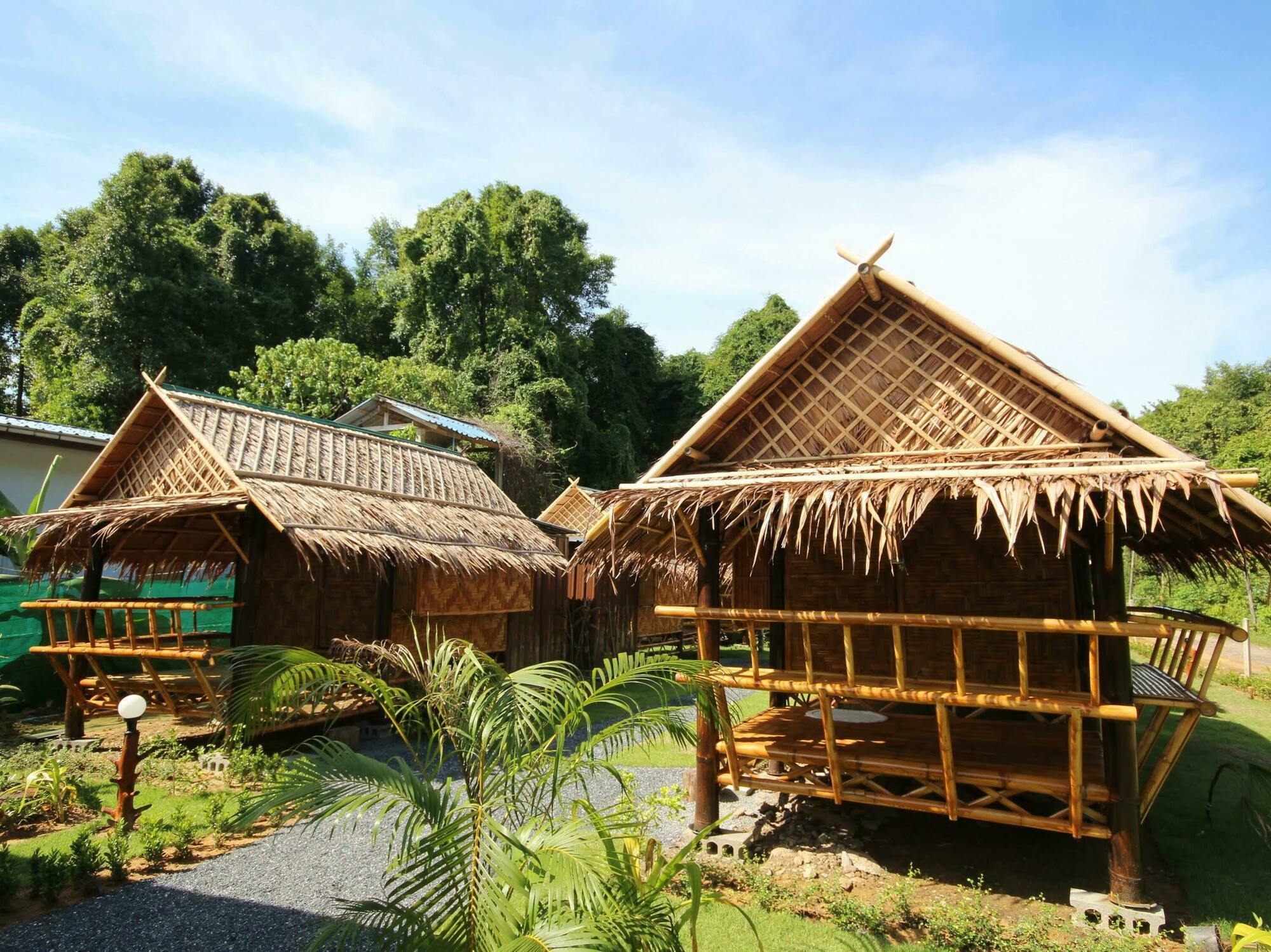 Phuhaya Bamboo Bungalows Koh Lanta Bagian luar foto