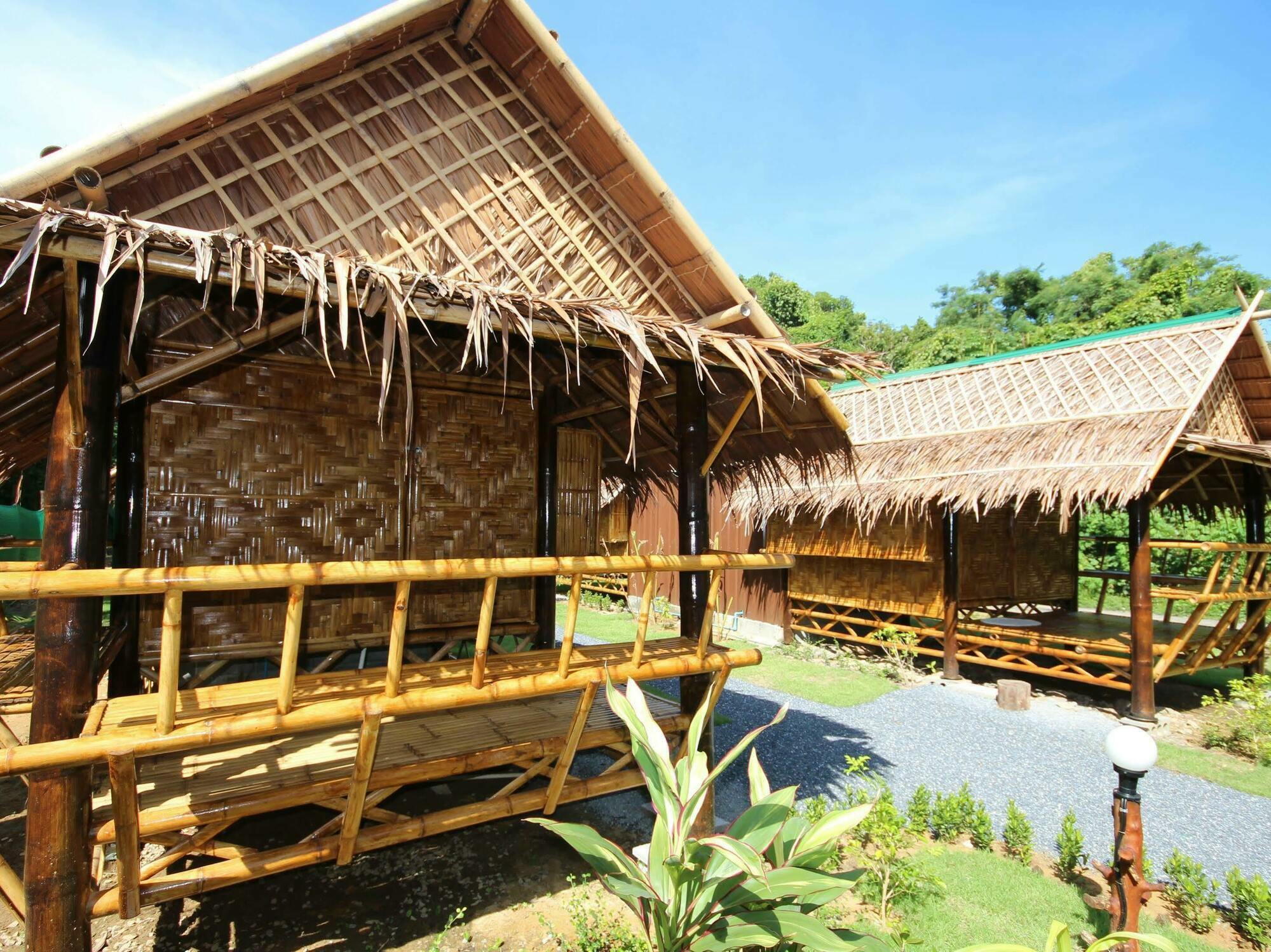 Phuhaya Bamboo Bungalows Koh Lanta Bagian luar foto