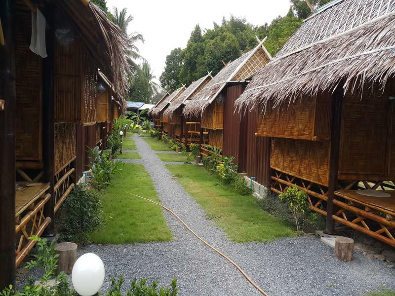 Phuhaya Bamboo Bungalows Koh Lanta Bagian luar foto